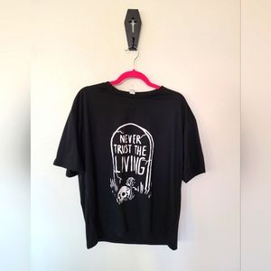 🪲Beetle Juice Size S (runs extremely large-fits more like a large)Black T-shirt